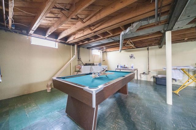 21712 Prestwick Avenue, Harper Woods, MI 48225