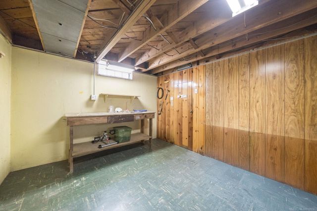 21712 Prestwick Avenue, Harper Woods, MI 48225