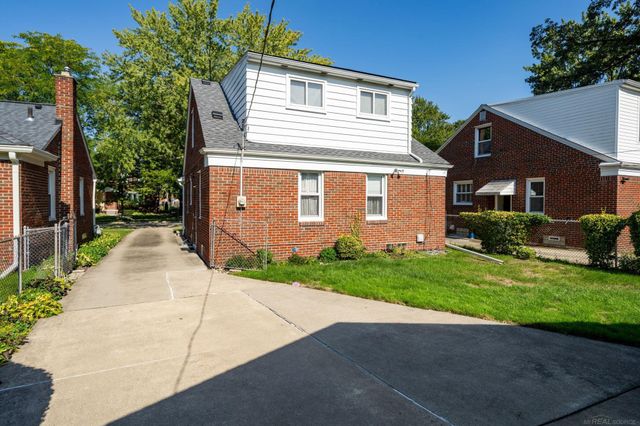 21712 Prestwick Avenue, Harper Woods, MI 48225