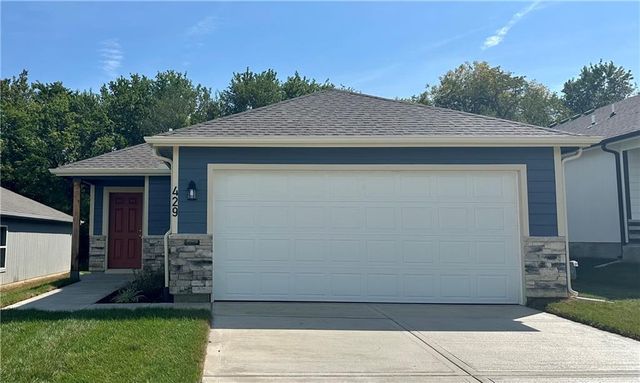 429 Valley View Drive, Tonganoxie, KS 66086