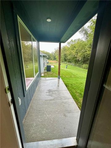 429 Valley View Drive, Tonganoxie, KS 66086