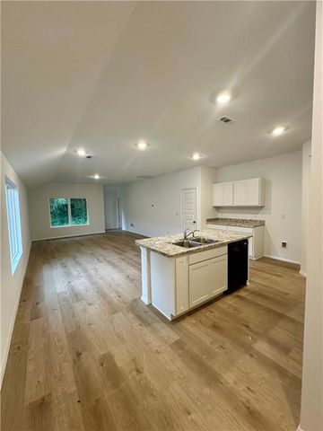 429 Valley View Drive, Tonganoxie, KS 66086