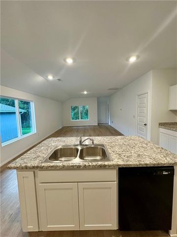 429 Valley View Drive, Tonganoxie, KS 66086