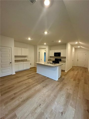 429 Valley View Drive, Tonganoxie, KS 66086
