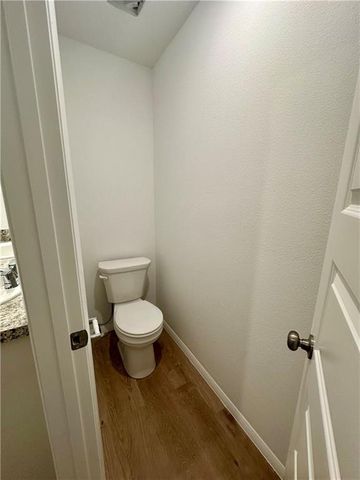 429 Valley View Drive, Tonganoxie, KS 66086