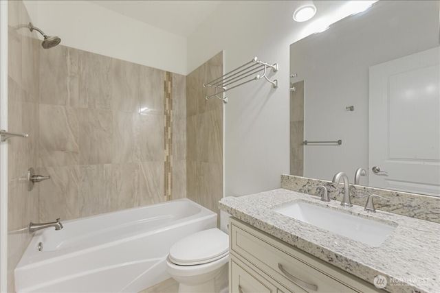 12722 35th AVE House D NE, Seattle, WA 98125