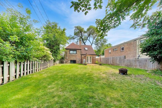 2711 Elgin Road, Evanston, IL 60201
