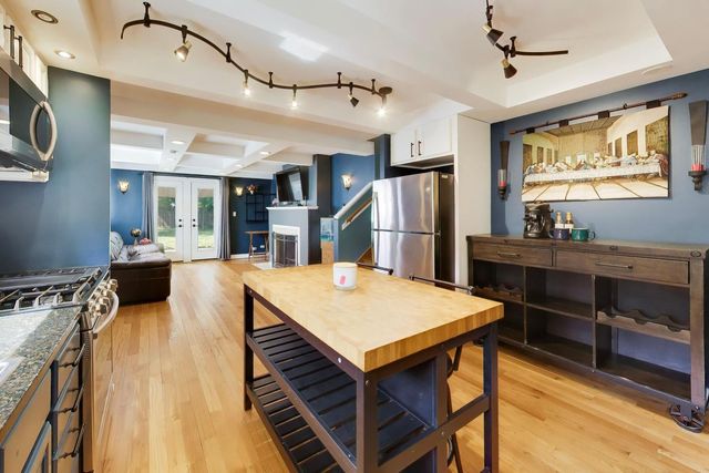 2711 Elgin Road, Evanston, IL 60201
