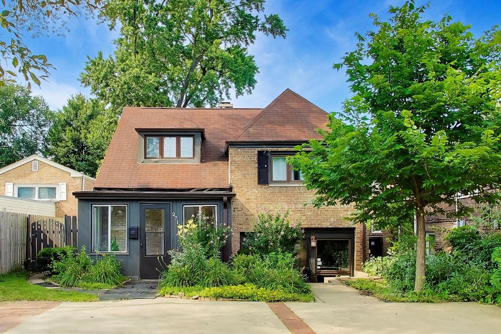 2711 Elgin Road, Evanston, IL 60201