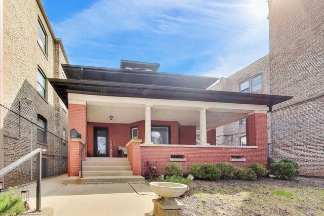 7015 N Sheridan Road, Chicago, IL 60626