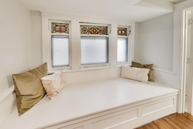 7015 N Sheridan Road, Chicago, IL 60626