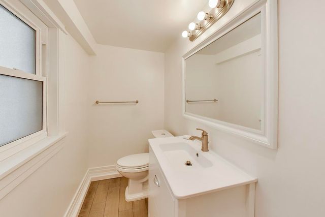 7015 N Sheridan Road, Chicago, IL 60626