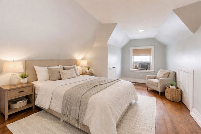 7015 N Sheridan Road, Chicago, IL 60626