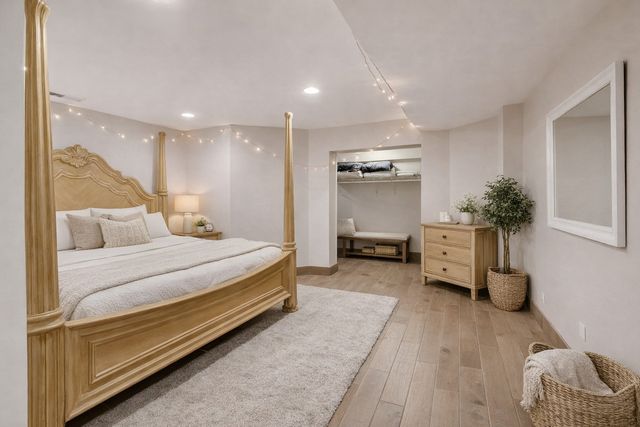 7015 N Sheridan Road, Chicago, IL 60626