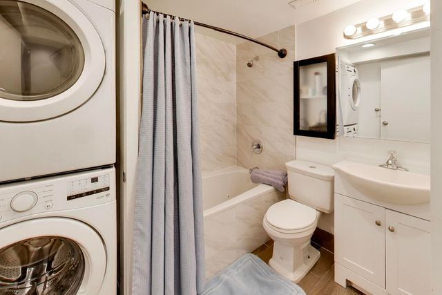 7015 N Sheridan Road, Chicago, IL 60626