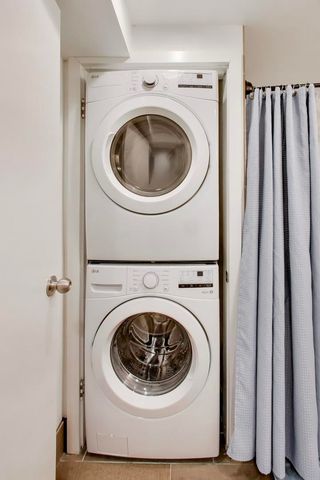 7015 N Sheridan Road, Chicago, IL 60626