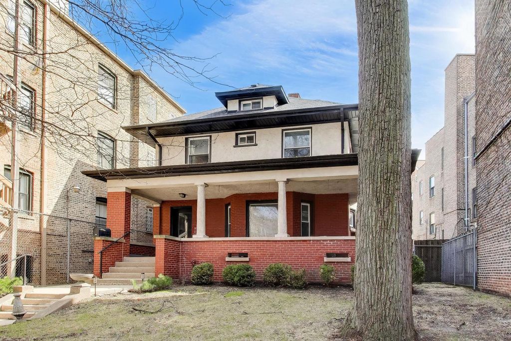 7015 N Sheridan Road, Chicago, IL 60626