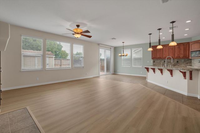 1265 Fawn Lily Dr, Patterson, CA 95363