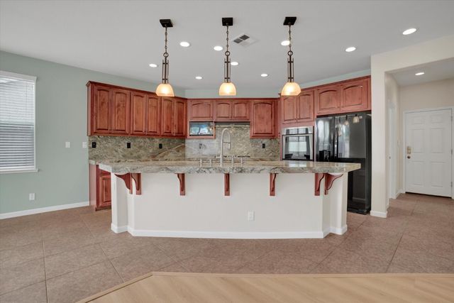 1265 Fawn Lily Dr, Patterson, CA 95363