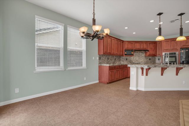 1265 Fawn Lily Dr, Patterson, CA 95363