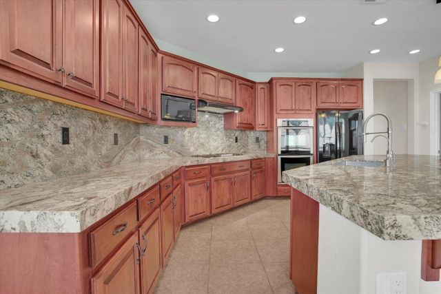 1265 Fawn Lily Dr, Patterson, CA 95363