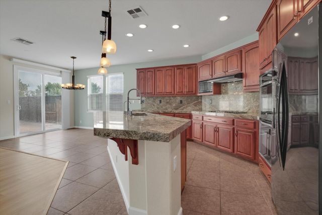 1265 Fawn Lily Dr, Patterson, CA 95363