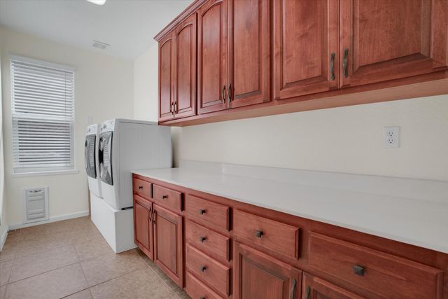 1265 Fawn Lily Dr, Patterson, CA 95363