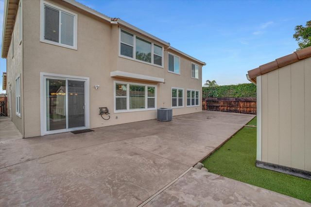 1265 Fawn Lily Dr, Patterson, CA 95363