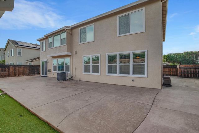 1265 Fawn Lily Dr, Patterson, CA 95363