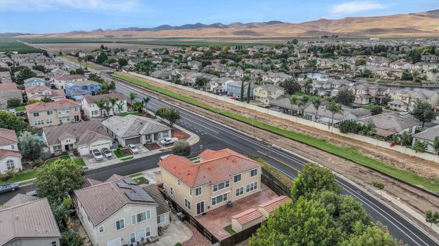 1265 Fawn Lily Dr, Patterson, CA 95363