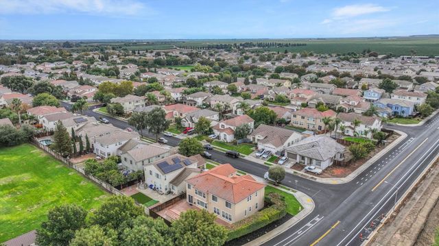 1265 Fawn Lily Dr, Patterson, CA 95363