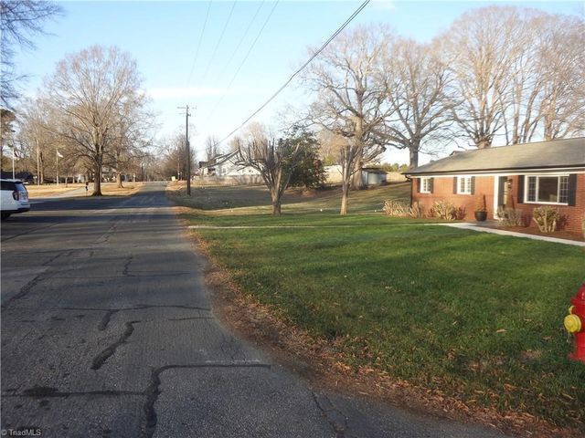 108 N Bingham Street, Denton, NC 27239