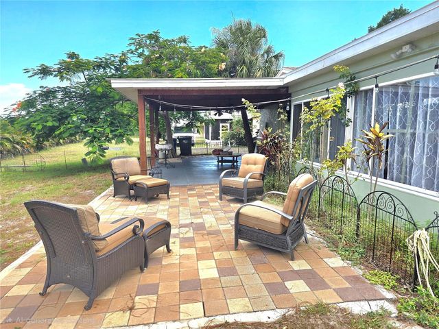 7309 CONNECTICUT AVENUE, Sarasota, FL 34243