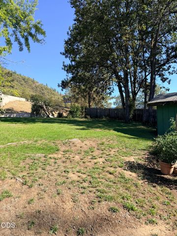 1336 NE Beacon Drive, Grants Pass, OR 97526