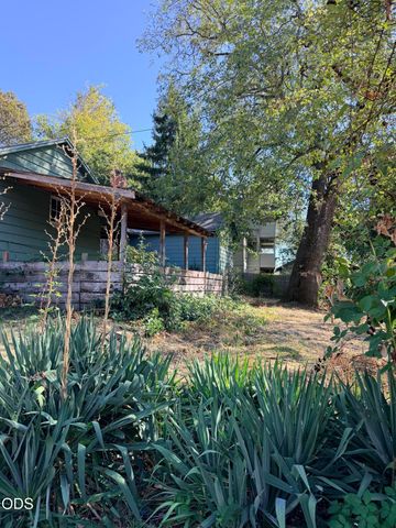 1336 NE Beacon Drive, Grants Pass, OR 97526