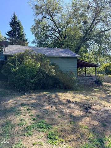 1336 NE Beacon Drive, Grants Pass, OR 97526