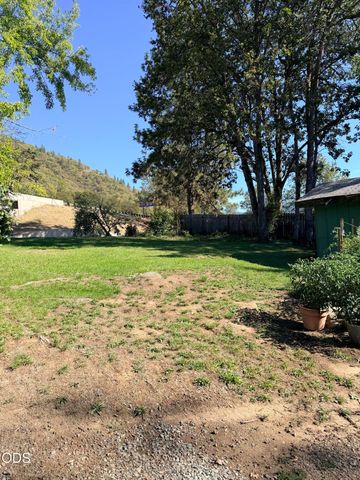 1336 NE Beacon Drive, Grants Pass, OR 97526