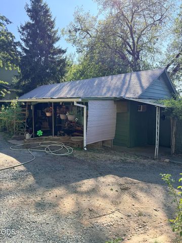 1336 NE Beacon Drive, Grants Pass, OR 97526
