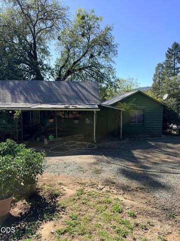 1336 NE Beacon Drive, Grants Pass, OR 97526