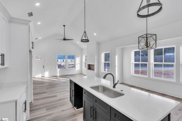 54 3rd Avenue, Greenville, SC 29611