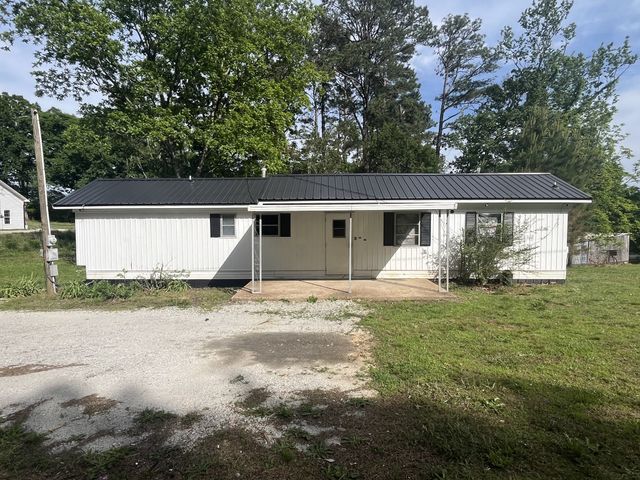 388 Davis Mill Rd, Parsons, TN 38363