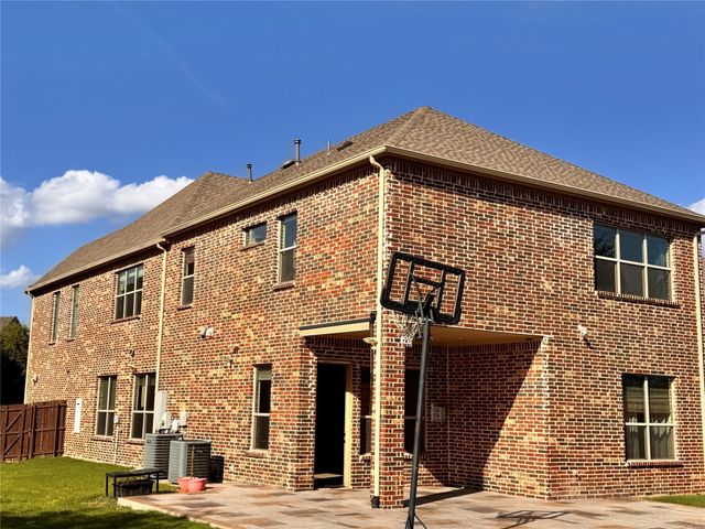 9001 Blue Water Drive, Plano, TX 75025