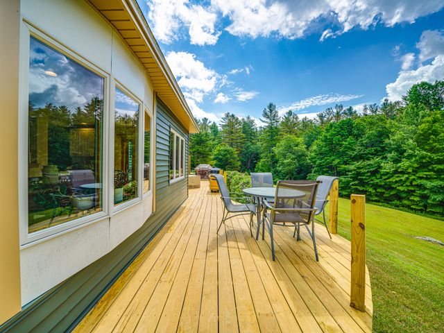 11 North Point Rd, Long Lake, NY 12847