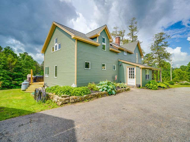 11 North Point Rd, Long Lake, NY 12847