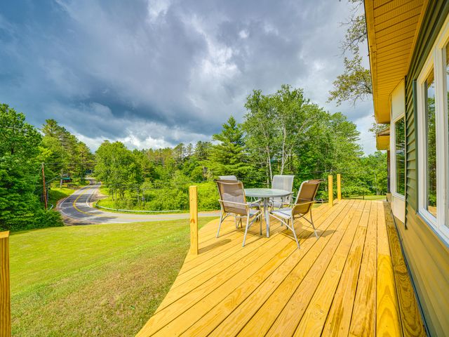 11 North Point Rd, Long Lake, NY 12847