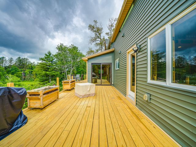 11 North Point Rd, Long Lake, NY 12847