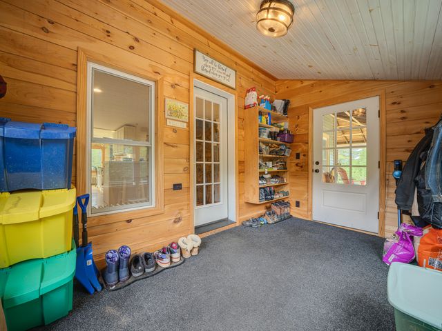 11 North Point Rd, Long Lake, NY 12847