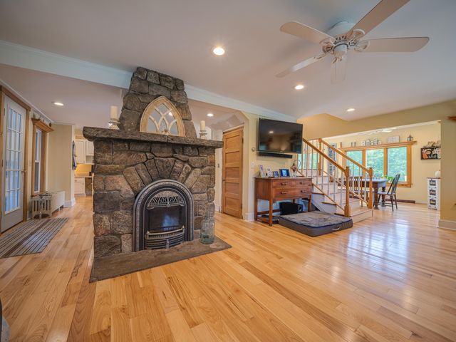 11 North Point Rd, Long Lake, NY 12847