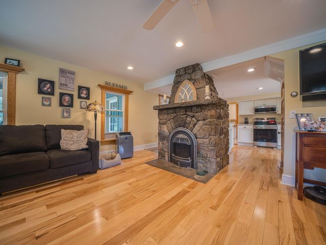 11 North Point Rd, Long Lake, NY 12847