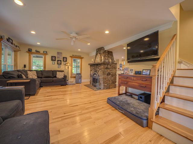 11 North Point Rd, Long Lake, NY 12847